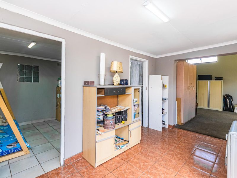 Ideal Family Home In Krugersdorp West - Photo 7