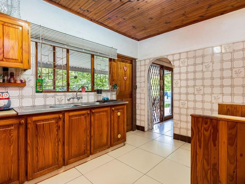 UNIQUE FAMILY HOME WITH COTTAGE IN PRIME WATERFALL 1 - Photo 8