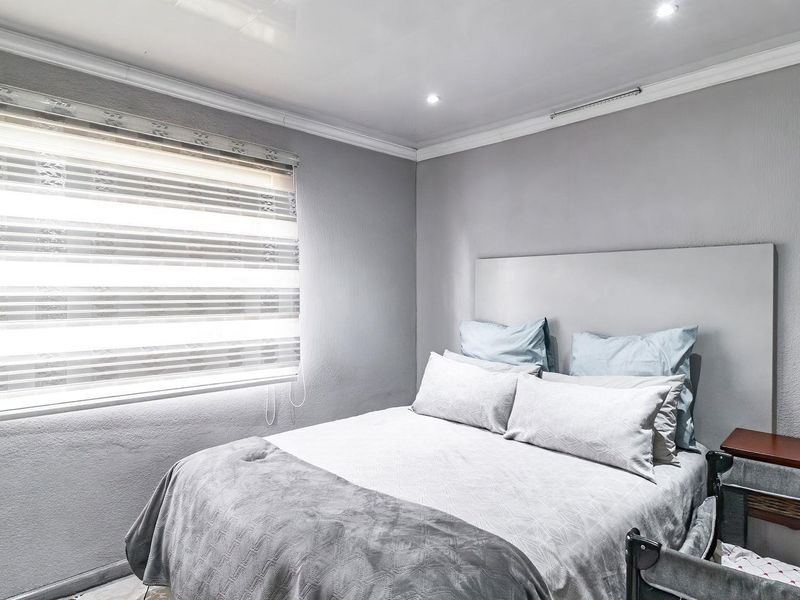 First Floor 2-Bedroom with a Balcony & Carport! - Photo 8