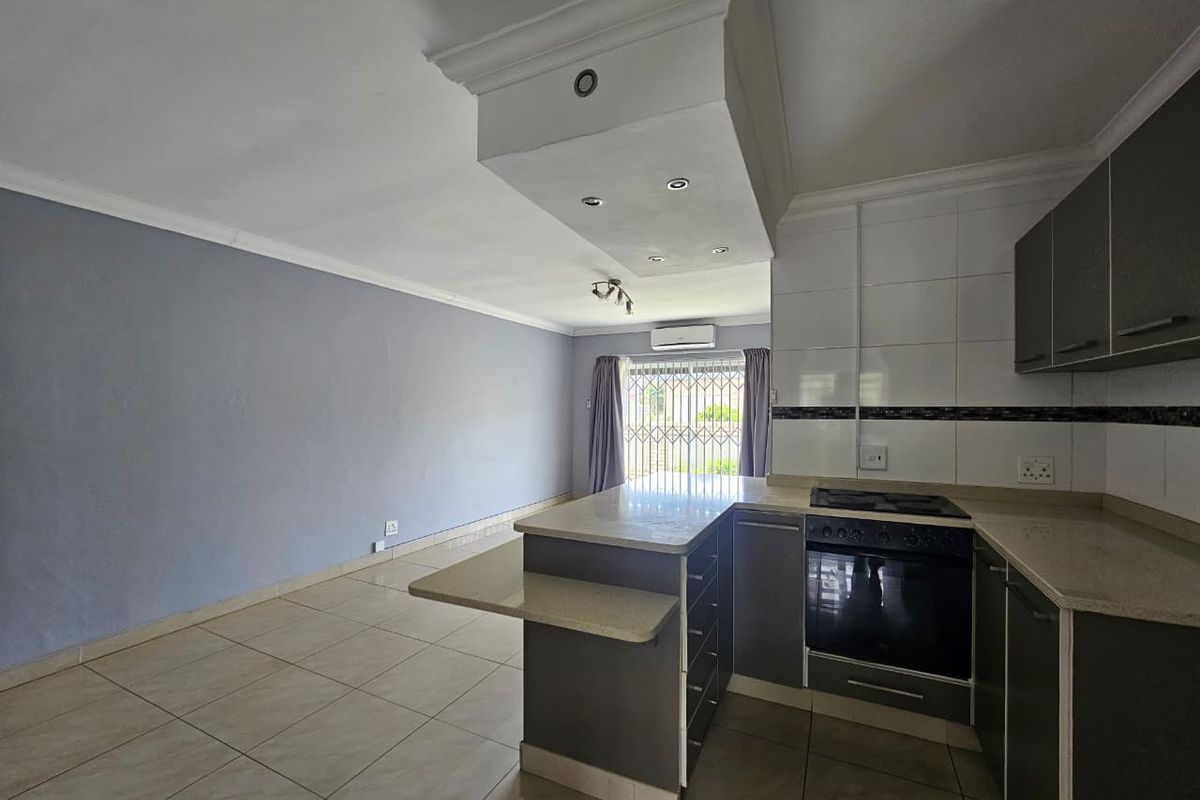 Welcome to your bright and breezy 2-bedroom flat in the heart of Meer en See! - Photo 3