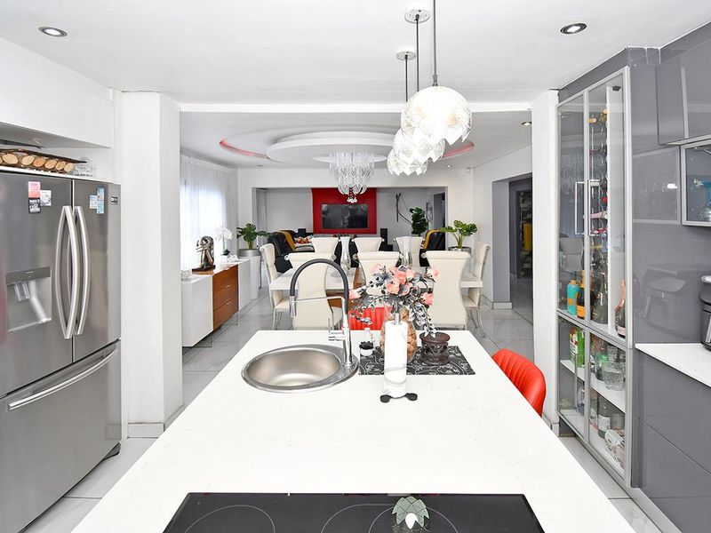 Live Like Royalty at Grootvlei Estate with 24 hours security - Photo 8