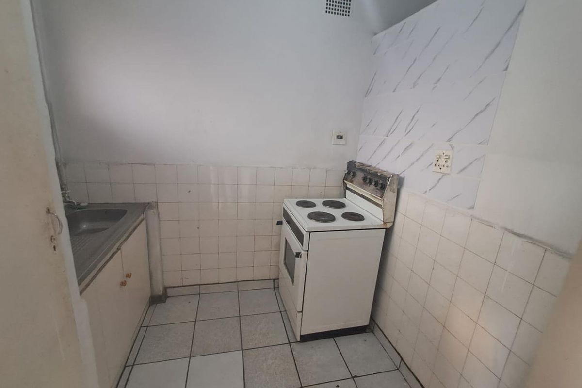 1 Bedroom Apartment In Henriette Complex pretoria west. - Photo 2