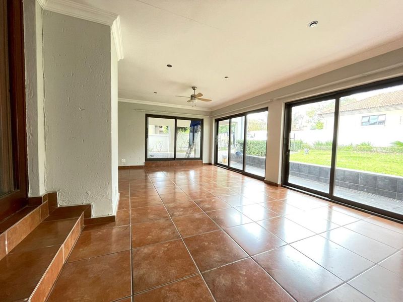 BEAUTIFUL FAMILY HOME FOR SALE IN AMBERFIELD RIDGE ESTATE!!! - Photo 3