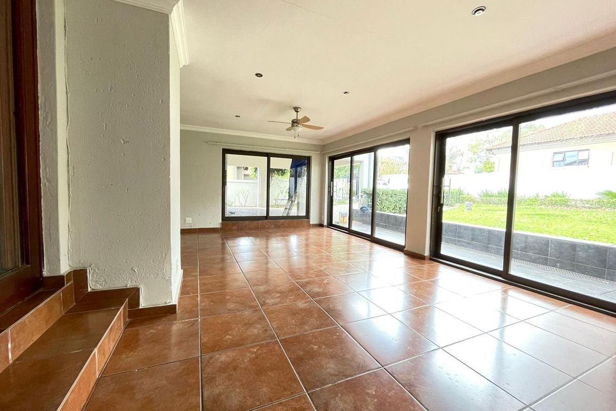 BEAUTIFUL FAMILY HOME FOR SALE IN AMBERFIELD RIDGE ESTATE!!! - Photo 3