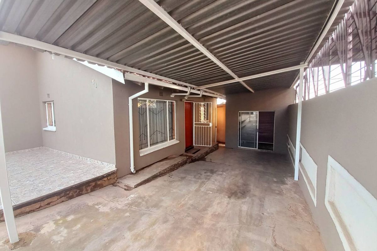 Three bedrooms house for sale in Atteridgeville - Photo 4