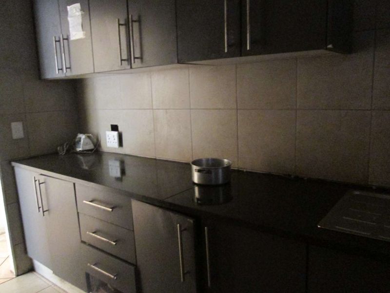 BEAUTIFUL 3] THREE BEDROOMS APARTMENT FOR SALE IN SUNNYSIDE '' BARGAIN - Photo 4
