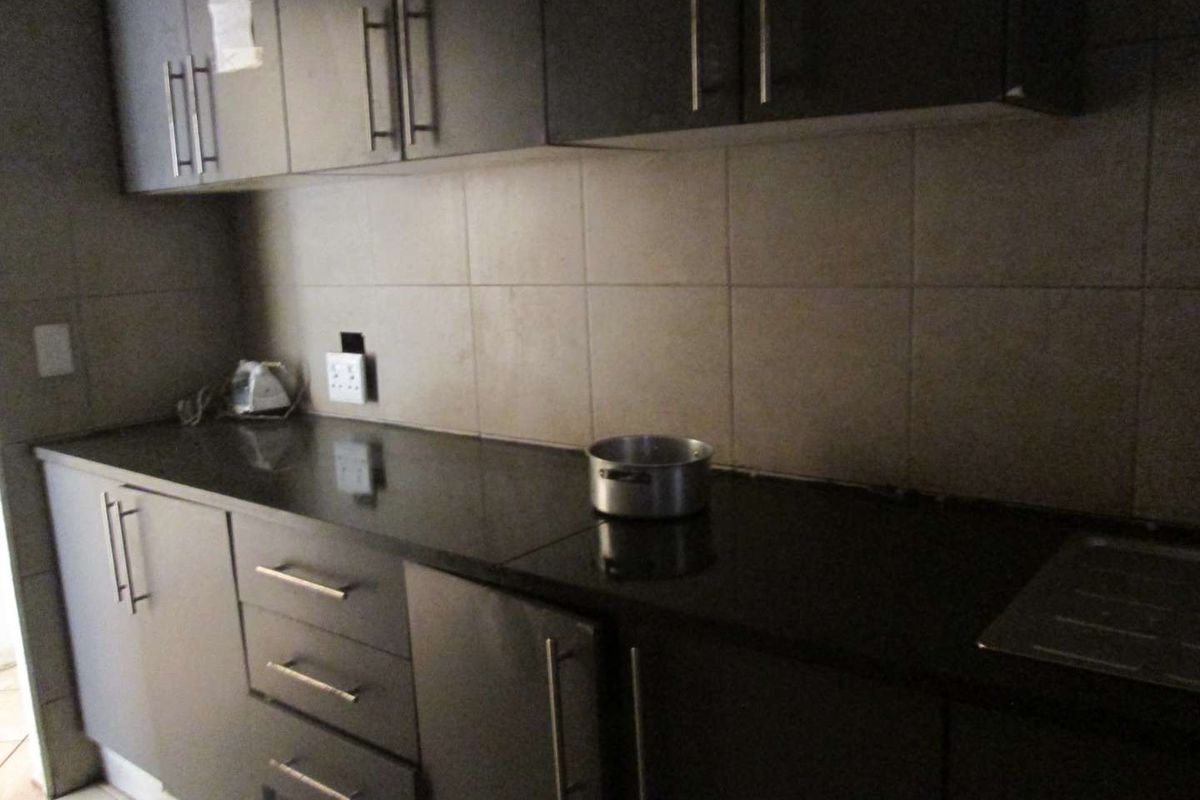 BEAUTIFUL 3] THREE BEDROOMS APARTMENT FOR SALE IN SUNNYSIDE '' BARGAIN - Photo 4