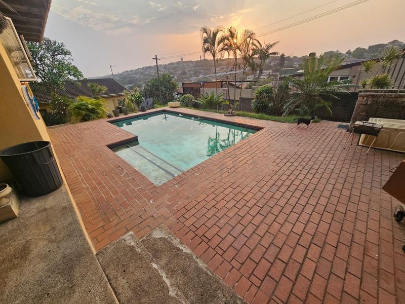 Expansive Ocean View Residence with Pool, Garages, and Scenic Vistas - Photo 1