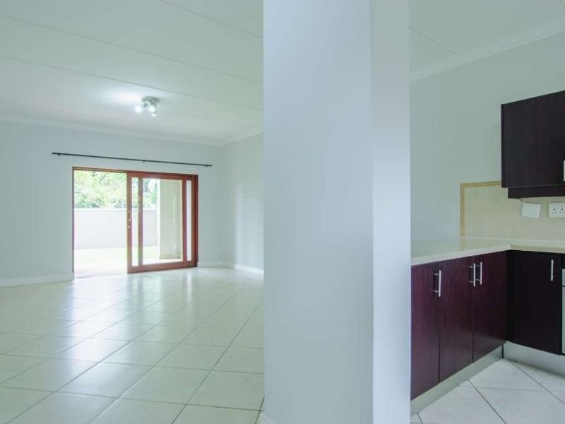Modern Newly Renovated Ground-Floor Apartment in Tranquil Crowthorne Village with Country Living Charm - Photo 10