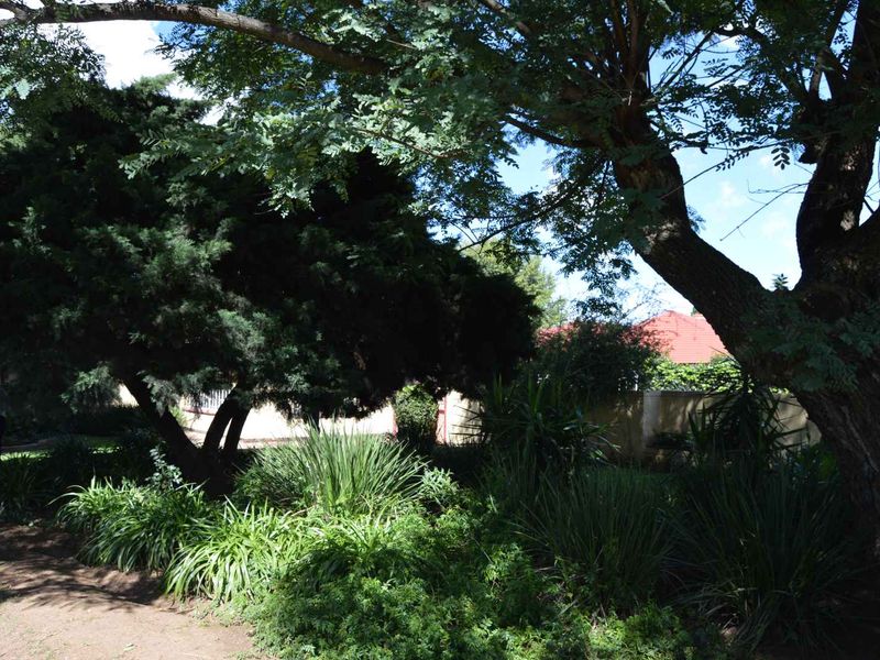 Three Bedroom Family Home with Two Bedroom Flatlet For Sale in Brackendowns - Photo 2