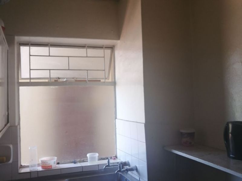 BARGAIN !!!  - 1.5 bedroom apartment in Sunnyside - Photo 5