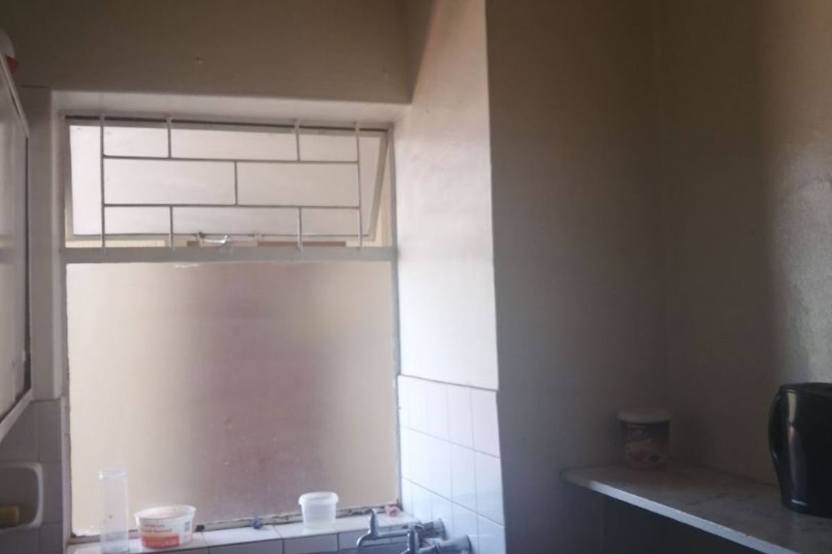 BARGAIN !!!  - 1.5 bedroom apartment in Sunnyside - Photo 5