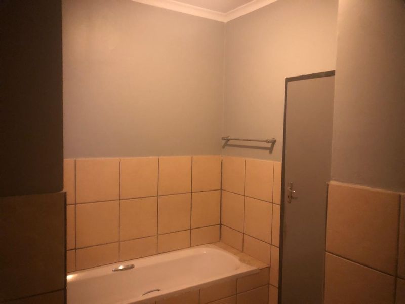 1-Bedroom Bargain: Prime Location & Covered Parking!" - Photo 8