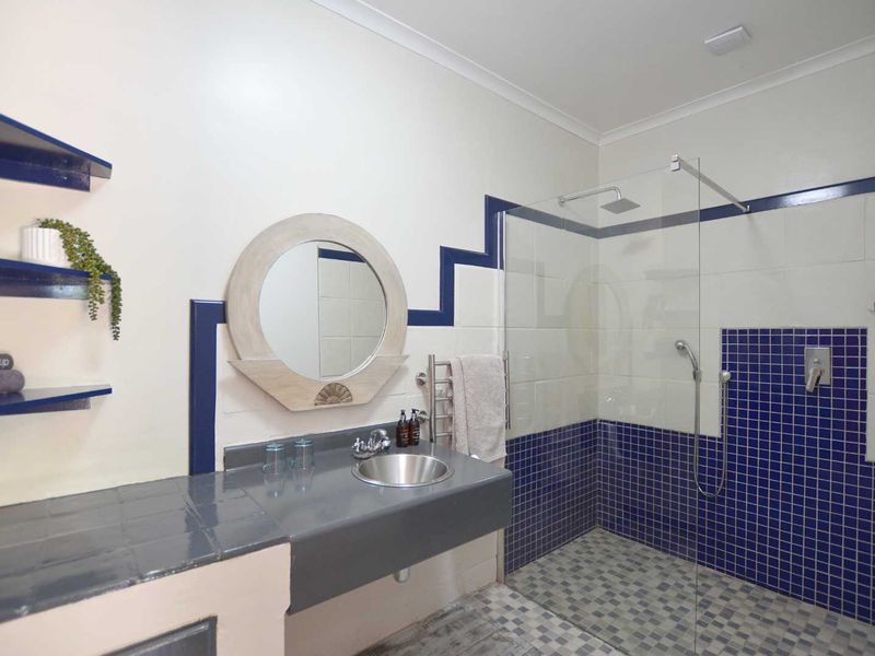 Elegant Seven Bedroom Home - Photo 6