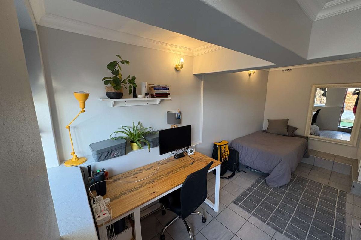 Furnished Bachelor Apartment - Photo 4