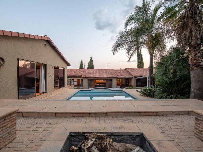 Find Your Forever Home: Luxury Meets Practicality! - Photo 6