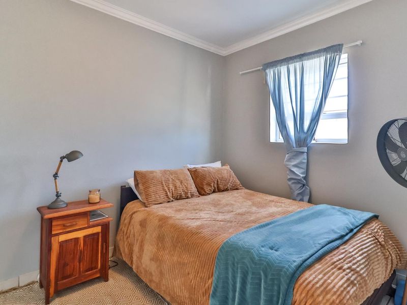 This Lovely 3-bedroom house in secure estate Pinotage Villas. - Photo 2