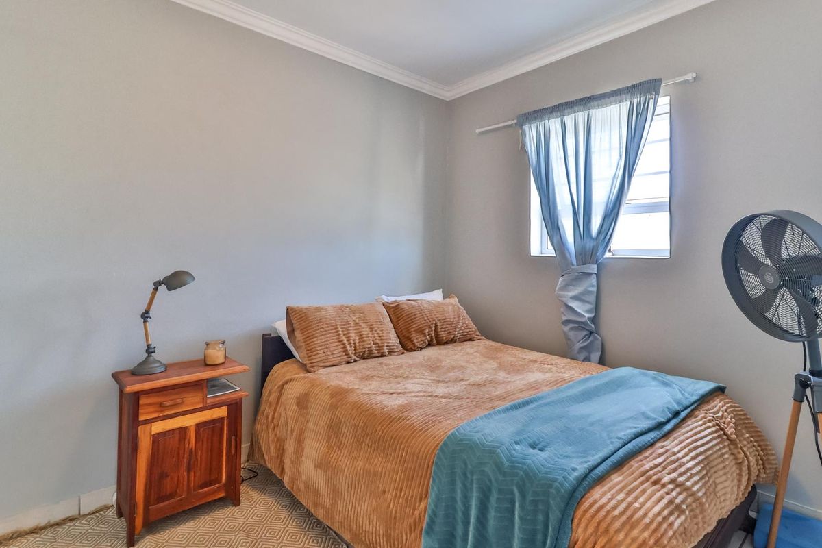 This Lovely 3-bedroom house in secure estate Pinotage Villas. - Photo 2