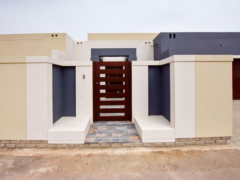 Meersig, Walvis Bay:  Newly Renovated home in Meersig Proper is for Sale - Photo 2