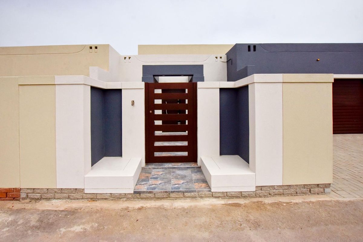 Meersig, Walvis Bay:  Newly Renovated home in Meersig Proper is for Sale - Photo 2