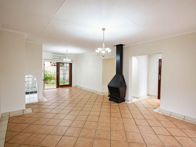 Newly Renovated 3 Bedroom Within Lifestyle Estate - Photo 9