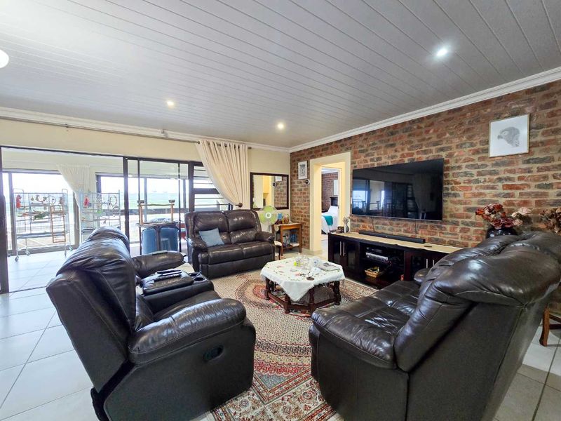 Neat family home for sale in Stilbaai-Wes. - Photo 3