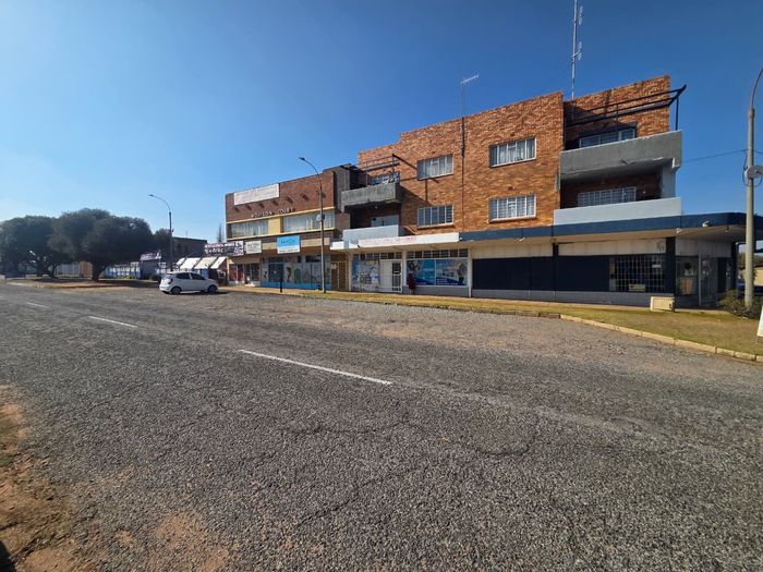 Property #2506219, Business Rental Monthly in Horison