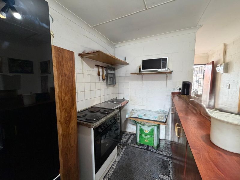 2 Bedroom Starter Home for Small Family - Photo 5