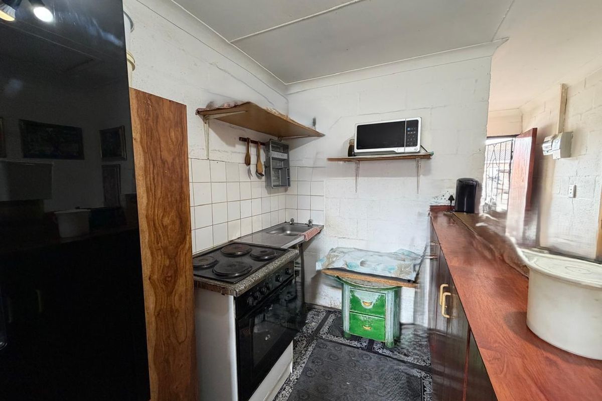 2 Bedroom Starter Home for Small Family - Photo 5