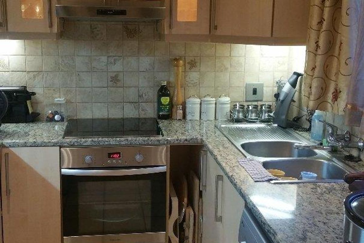 DUAL MANDATE  - SPACIOUS SIMPLEX IN SECURE COMPLEX, ELDORAIGNE - Photo 4