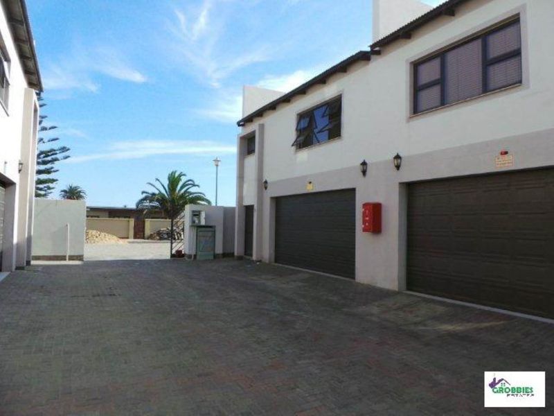 3 bedrooms Townhouse in Walvis Bay Central - Photo 2