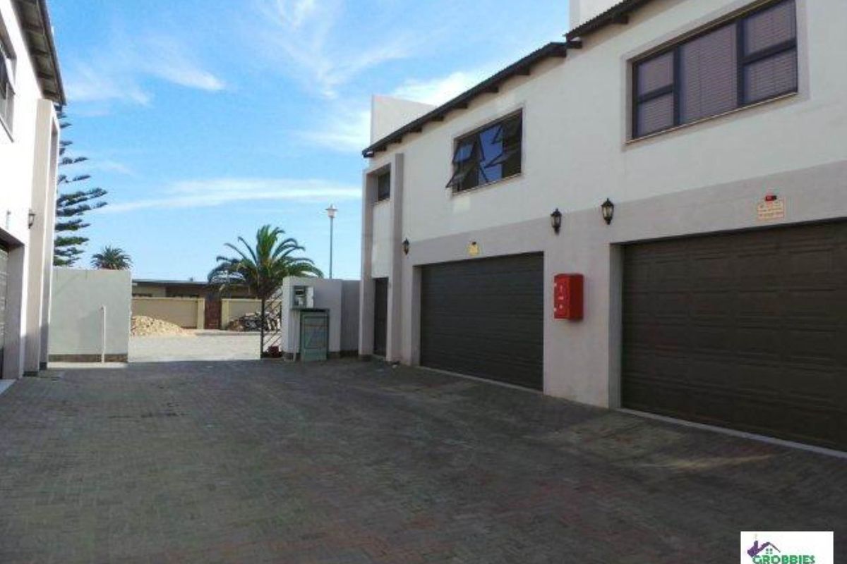 3 bedrooms Townhouse in Walvis Bay Central - Photo 2
