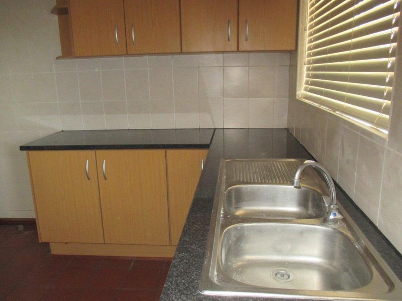 3 Bedroom House with flatlet in Kabega Park - Photo 7