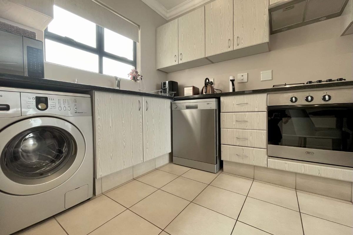 2 Bedroom Penthouse with Ocean views - Photo 3