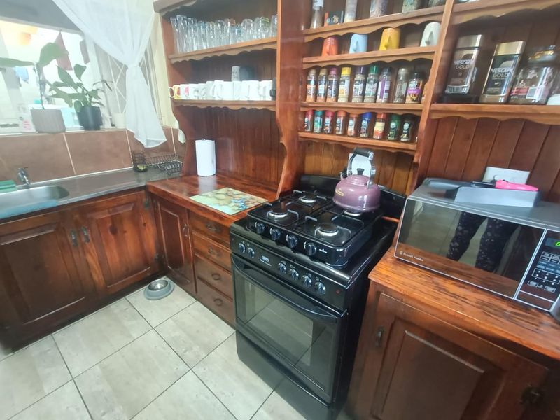 Lovely Unit for Sale in Hennopspark - Photo 5