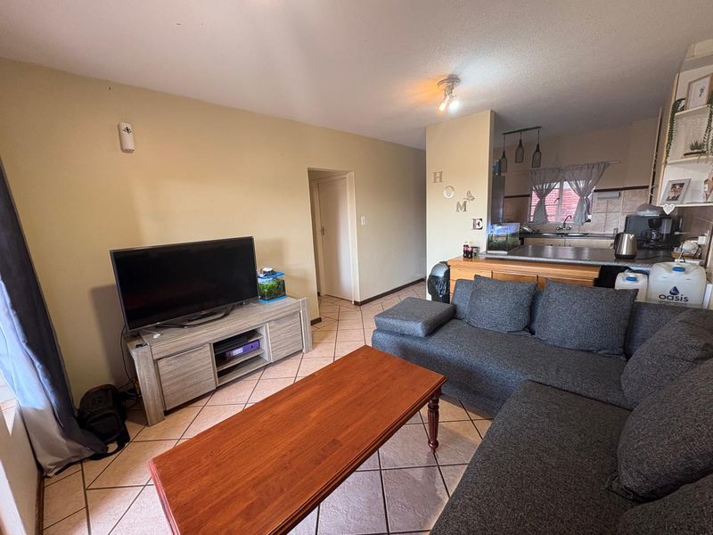 Charming 2-Bedroom Garden Unit in Secure Estate - Photo 8