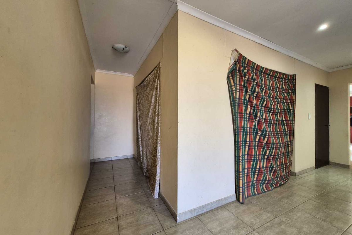 Kuisebmond, Walvis Bay:  3 Bedr Home is for Sale - Photo 5