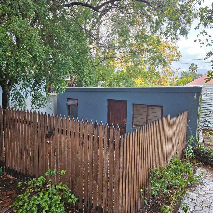 Property #2489765, Cottage Rental Monthly in Roundhay