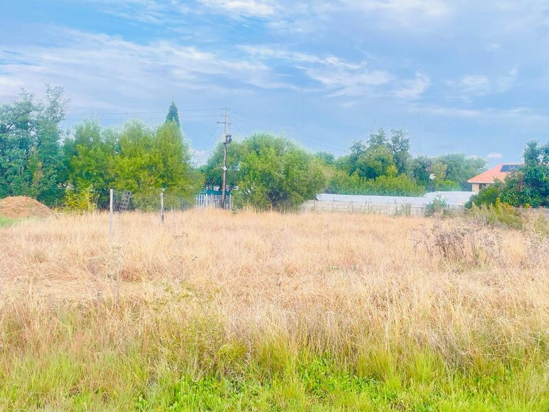 Picturesque Vacant Stand with Stunning Dam Views in Vaal Marina. - Photo 5