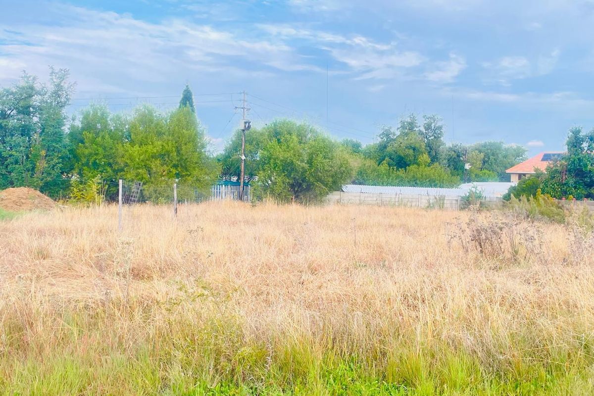 Picturesque Vacant Stand with Stunning Dam Views in Vaal Marina. - Photo 5