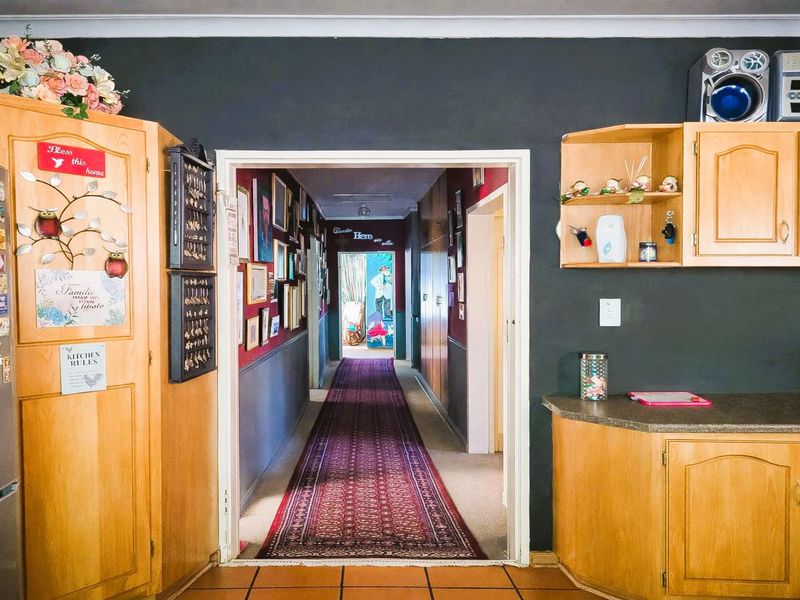 Family Home with Boreholes and Granny Flat - Photo 3