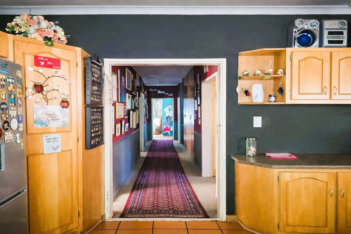 Family Home with Boreholes and Granny Flat - Photo 3