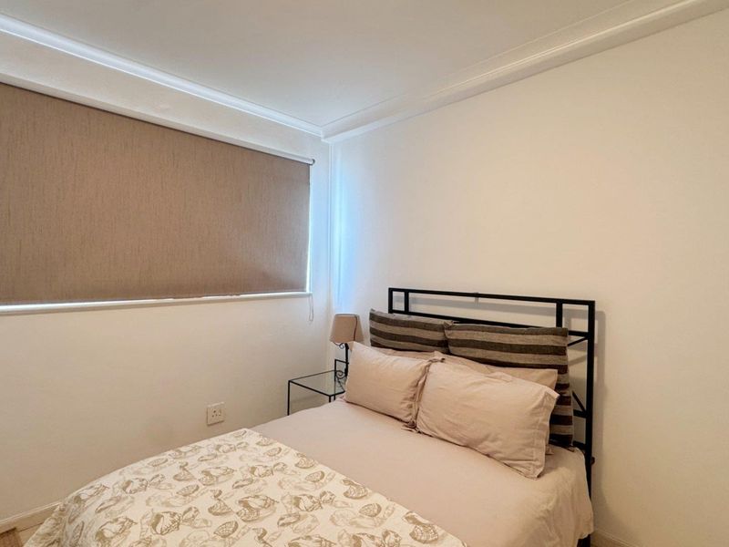 Luxury Coastal Living – Fully Furnished 3 Bedroom Apartment on Marine Drive - Photo 10