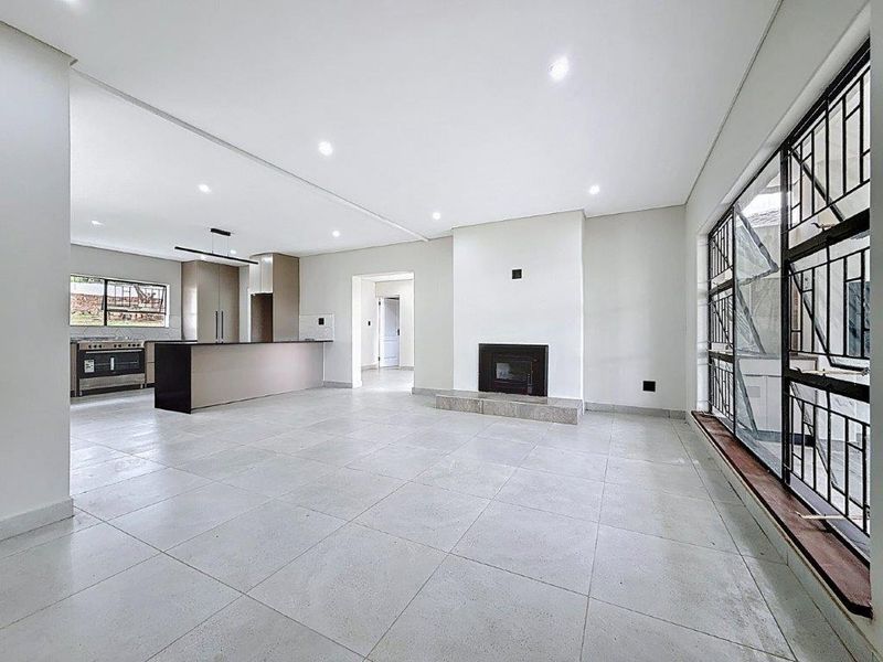 FAMILY LIVING IN MODERNISED HOME. - Photo 5