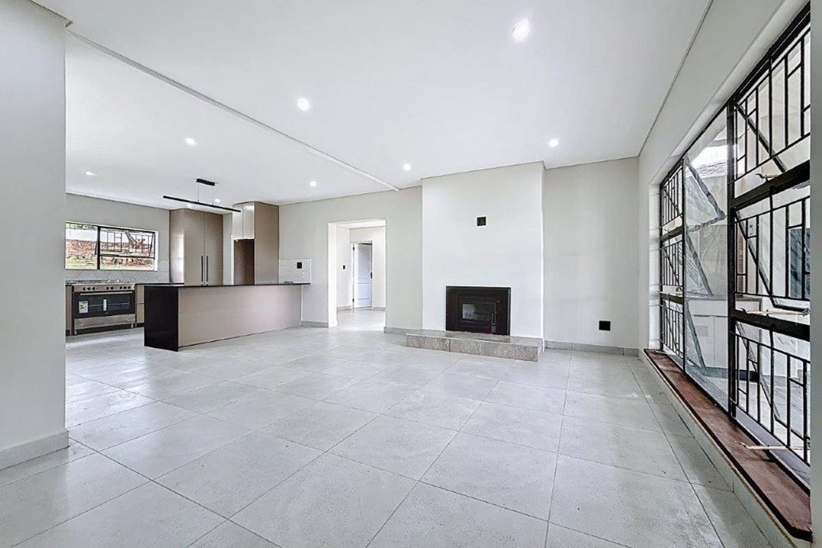 FAMILY LIVING IN MODERNISED HOME. - Photo 5