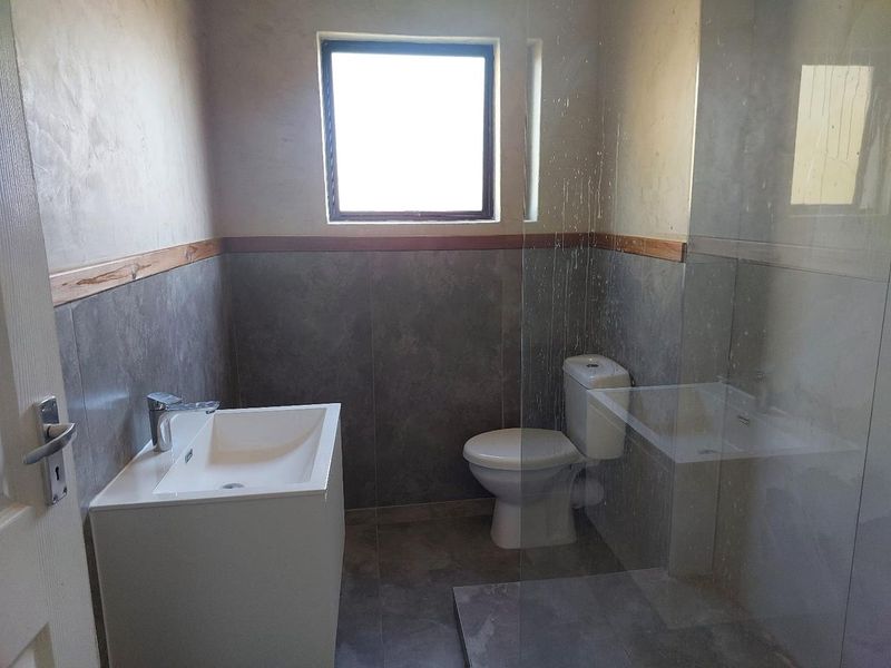 Modern Home For Rental in Palm Lakes Estate - Photo 9