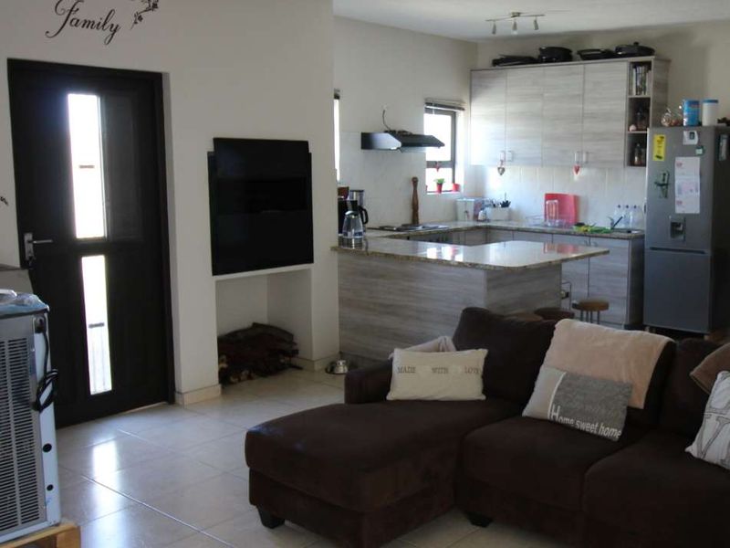 Corner Unit at Gracemere Court, Walvis Bay FOR SALE - Photo 2