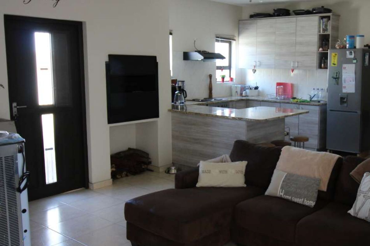 Corner Unit at Gracemere Court, Walvis Bay FOR SALE - Photo 2