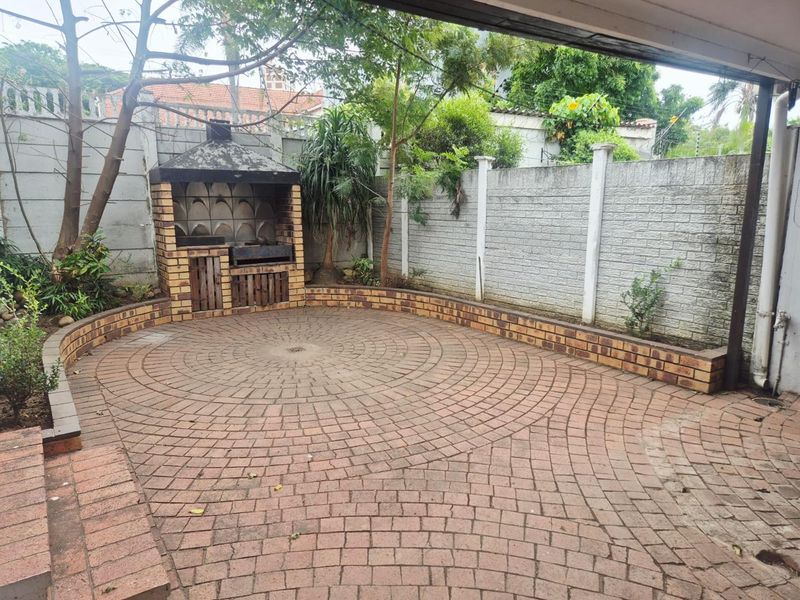 3 bedroom in secure complex - Photo 9