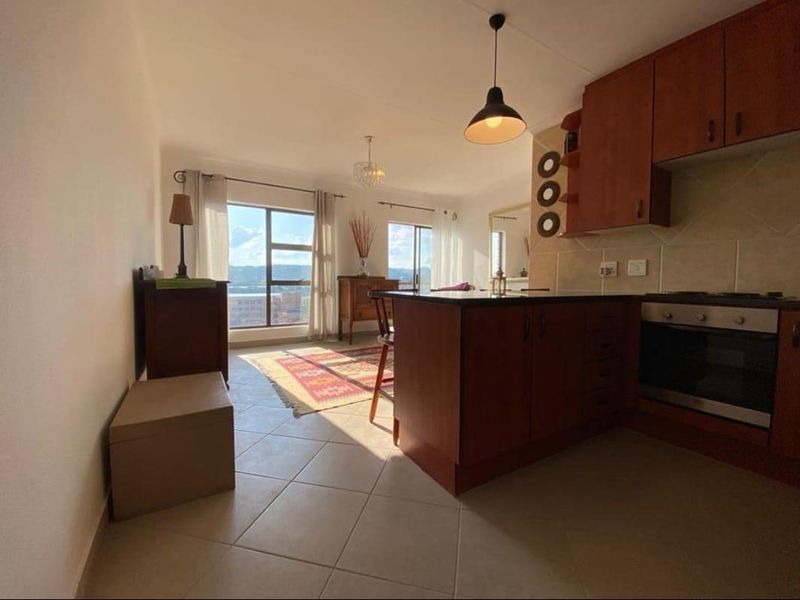 Modern Top-Floor Apartment with Stunning Sunset Views. - Photo 4